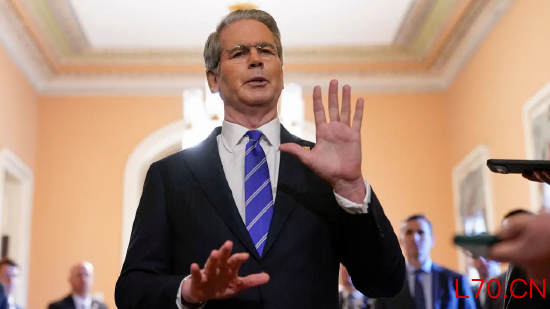 报道：贝森特称美国允许伊朗油轮通过霍尔木兹海峡